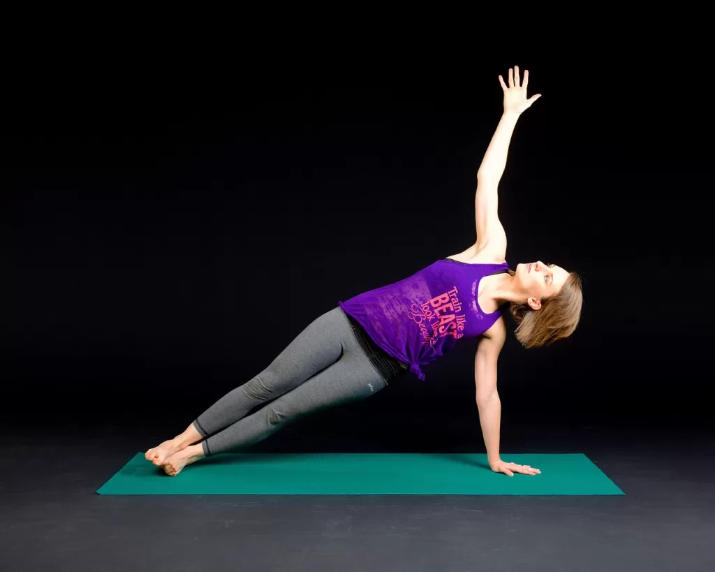 Woman performing a Planks.