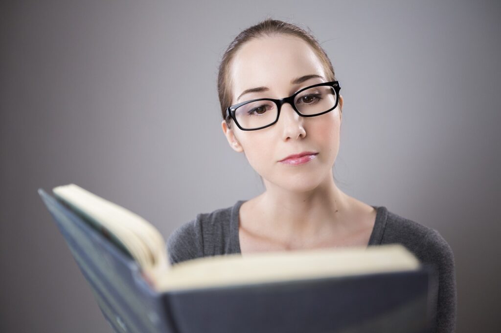 A women reading a open book.