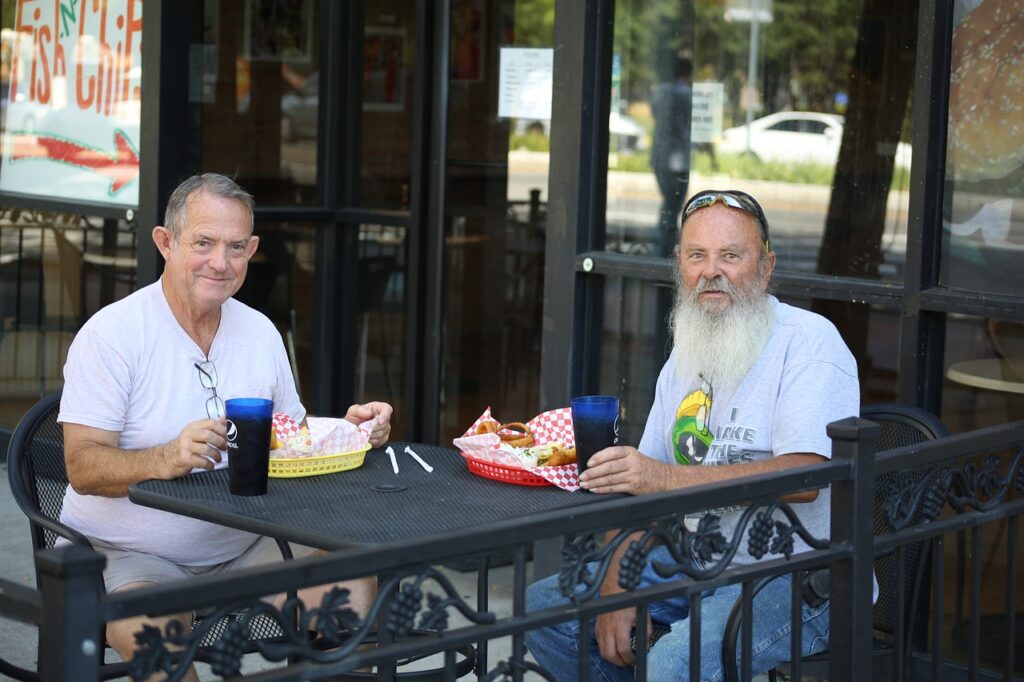 men, lunch, restaurant