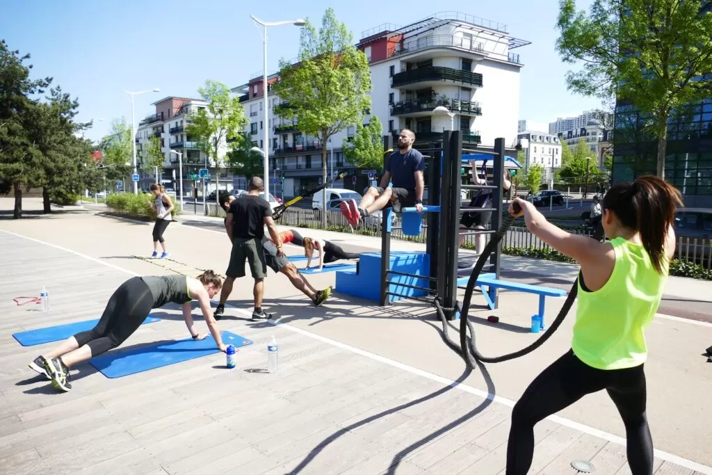 people doing their morning exercise program